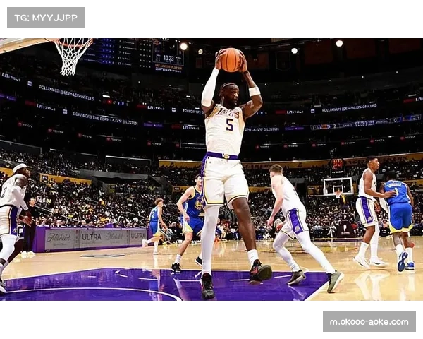 艾顿加盟湖人场均12.2篮板 提升内线防守硬度